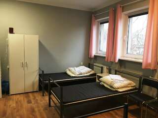 Хостелы Hostel pod Topolami Зелёна-Гура Односпальная кровать в общем номере для женщин-3
